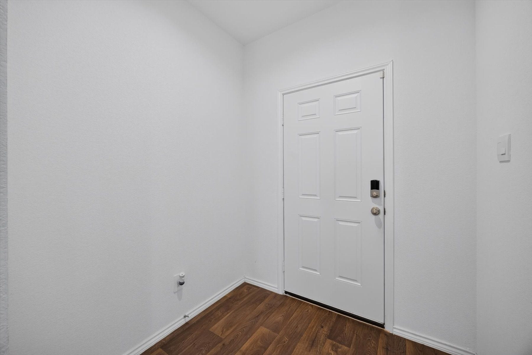 21406 Flowering Garden Lane, Katy, TX 77449 Inviting foyer with durable wood-look flooring.