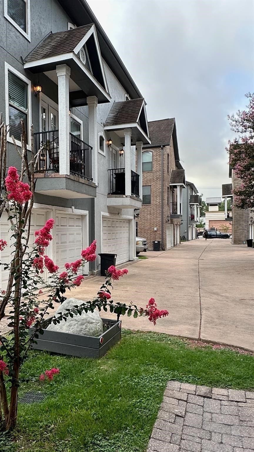 Property photo for 3710 Sherwood Lane, #109, Houston, TX