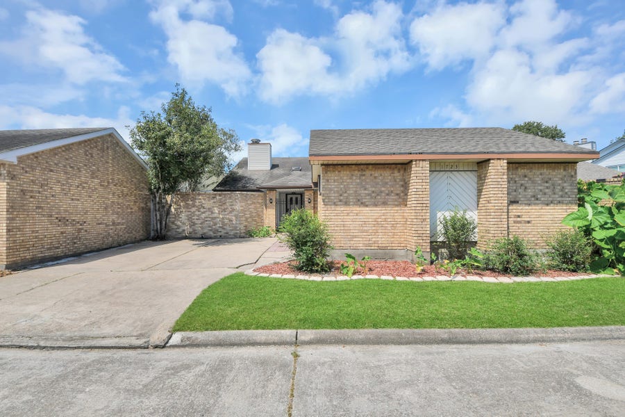 Property photo for 1723 Plumbwood Way, Houston, TX