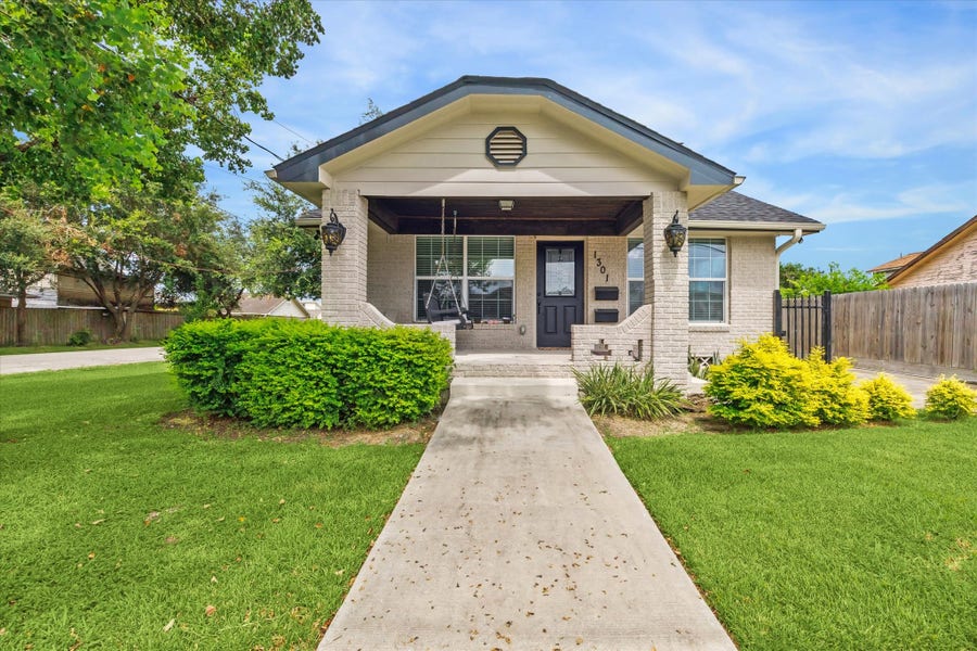 Property photo for 1301 Pearson Street, Houston, TX