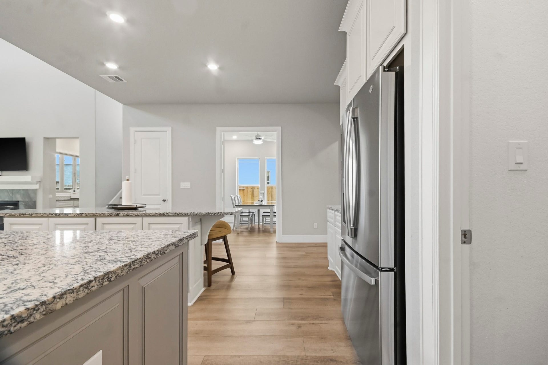 2511 Park Square Drive, Missouri City, TX 77459 Open kitchen provides seamless flow into the main living area.