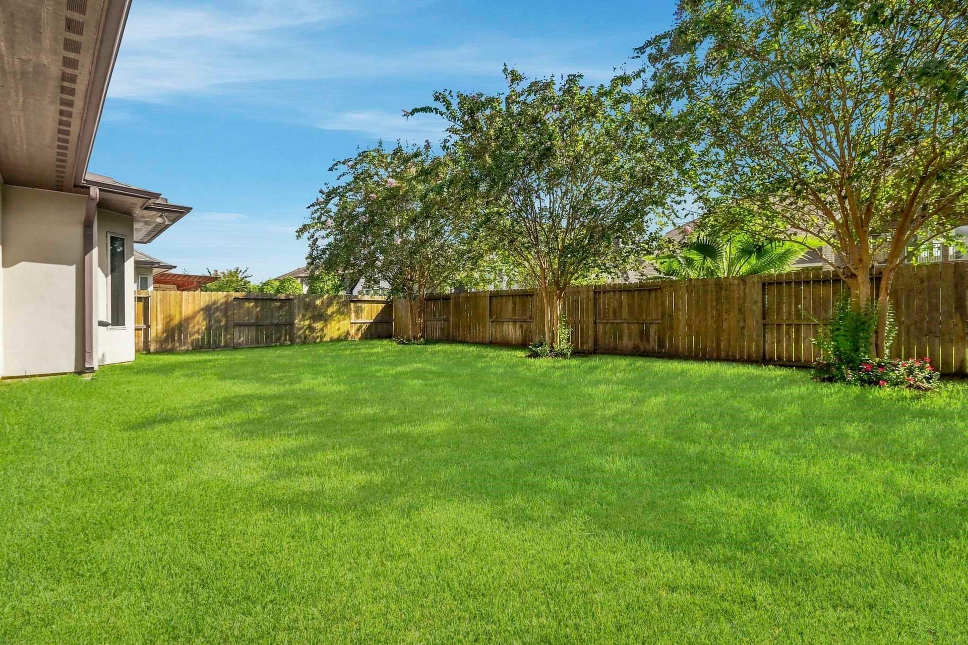 2511 Park Square Drive, Missouri City, TX 77459 Plenty of room for a future pool.