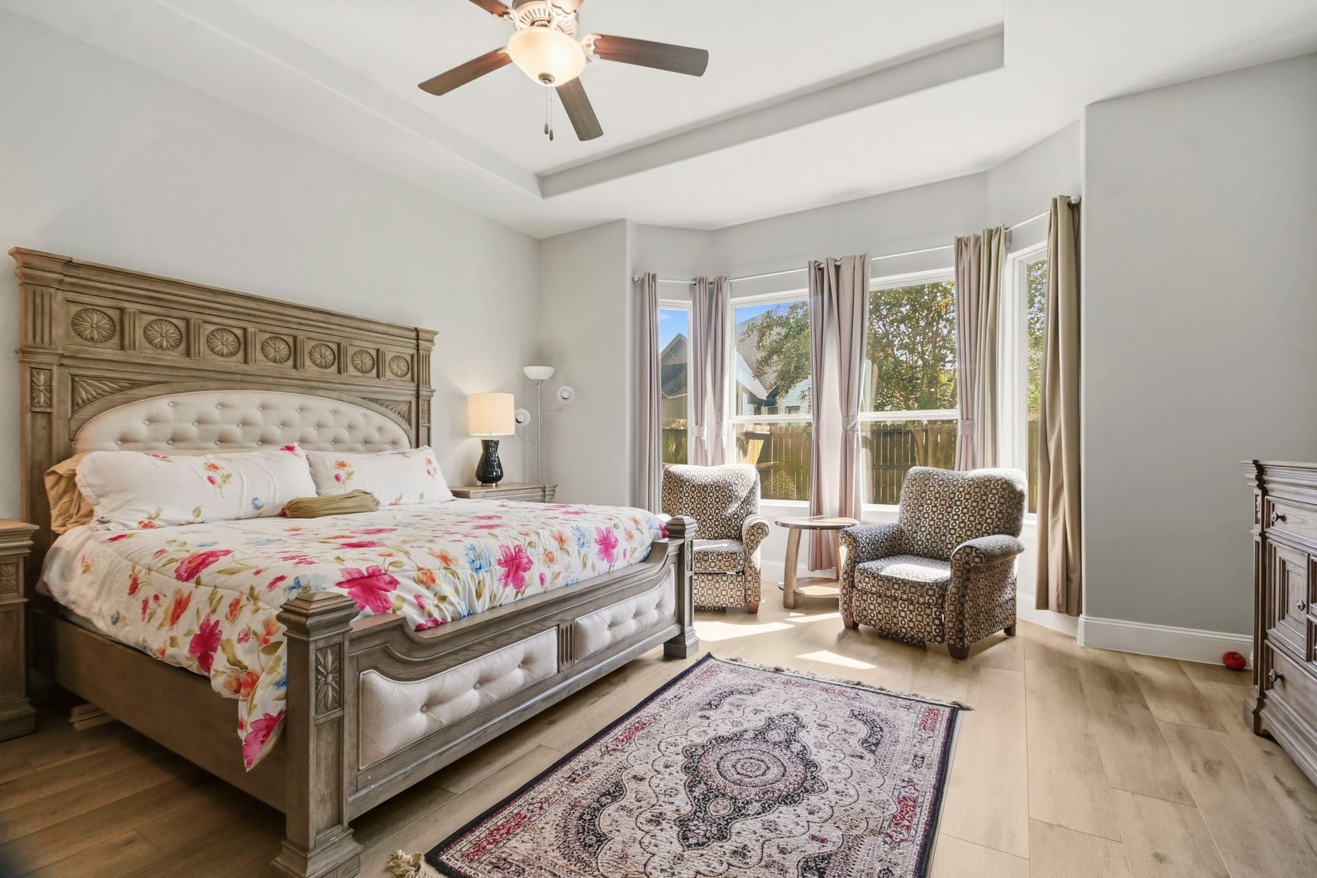2511 Park Square Drive, Missouri City, TX 77459 Generously sized primary retreat offering ample space for a sitting area.