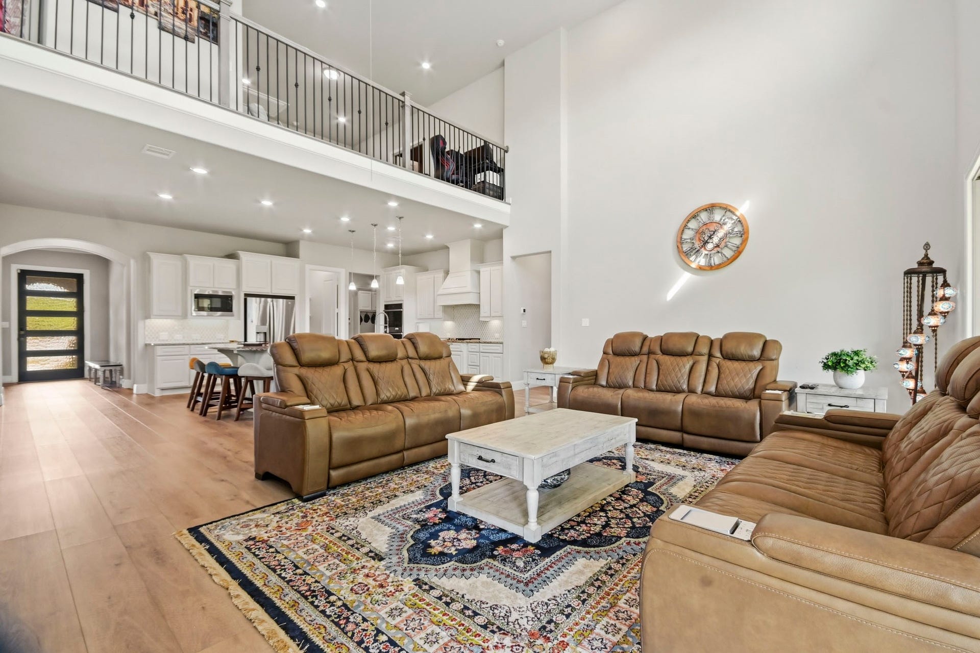 2511 Park Square Drive, Missouri City, TX 77459 Spacious main living area with fireplace and open flow to the kitchen.