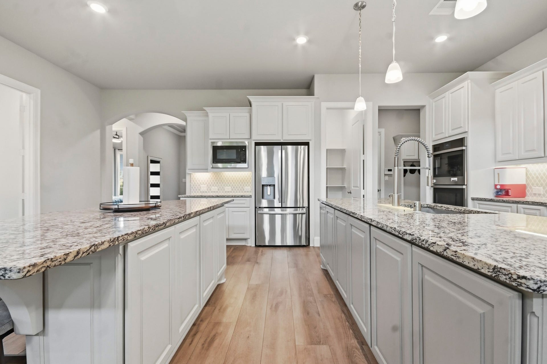 2511 Park Square Drive, Missouri City, TX 77459 Double islands offer an abundance of countertop space for prep, serving, and entertaining.