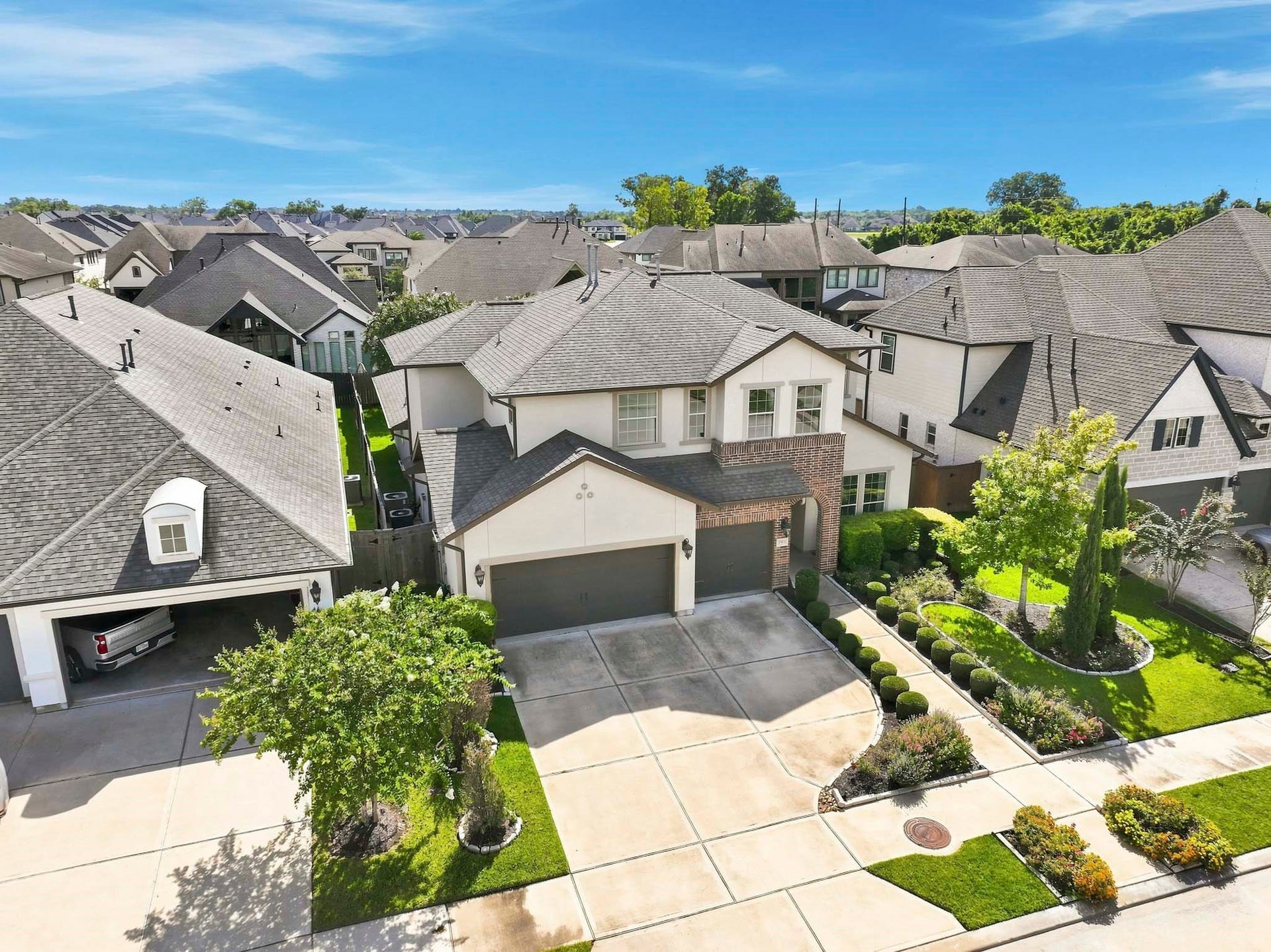 2511 Park Square Drive, Missouri City, TX 77459 Aerial view highlights the homes striking front elevation