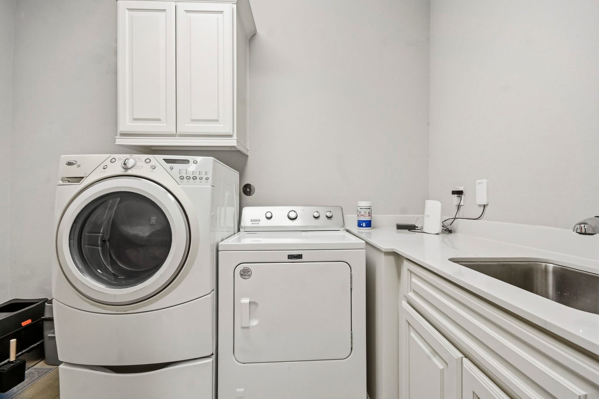 2511 Park Square Drive, Missouri City, TX 77459 Spacious laundry room with utility sink