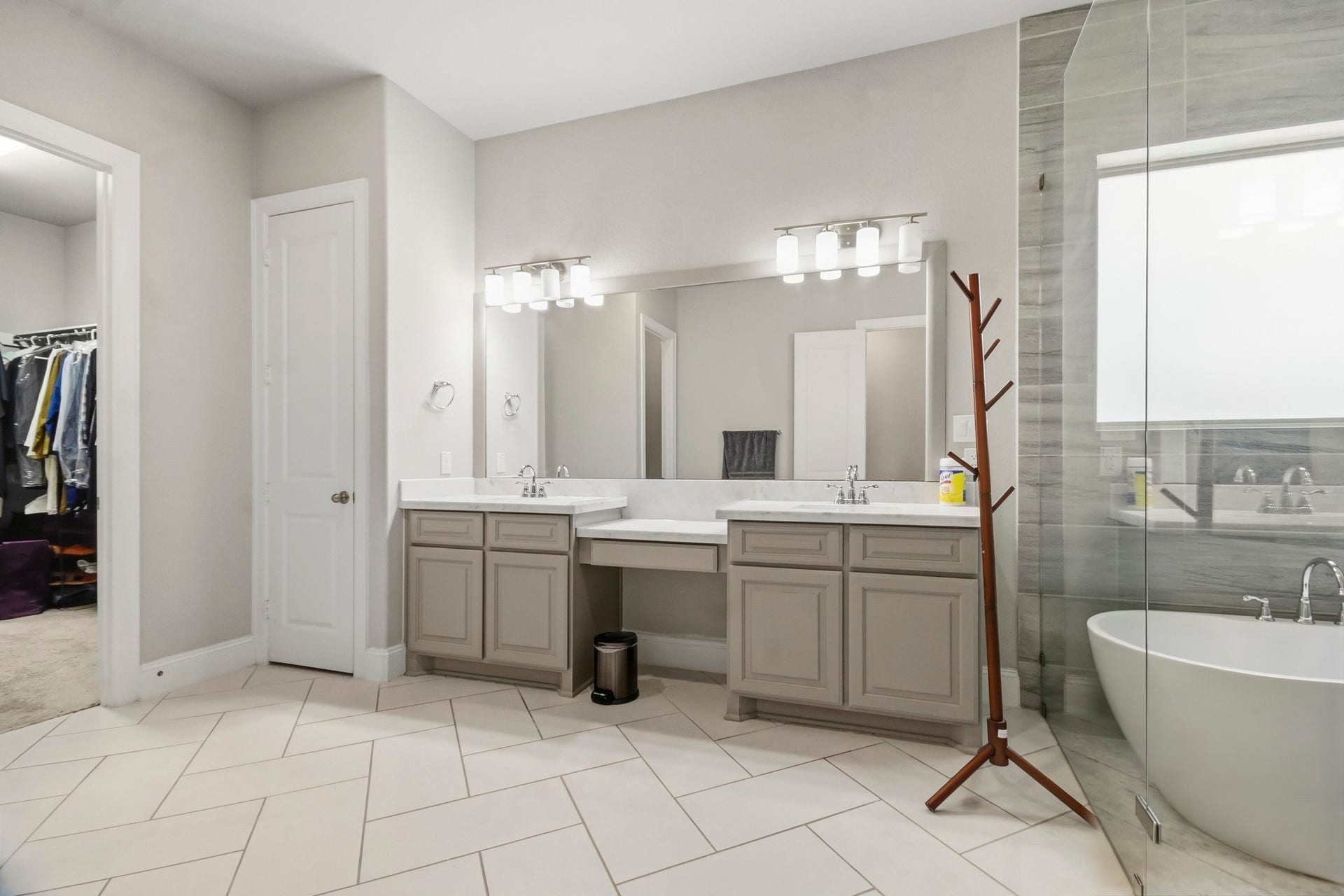 2511 Park Square Drive, Missouri City, TX 77459 Spa-inspired primary bath featuring an expansive walk-in shower and wet room with soaking tub.