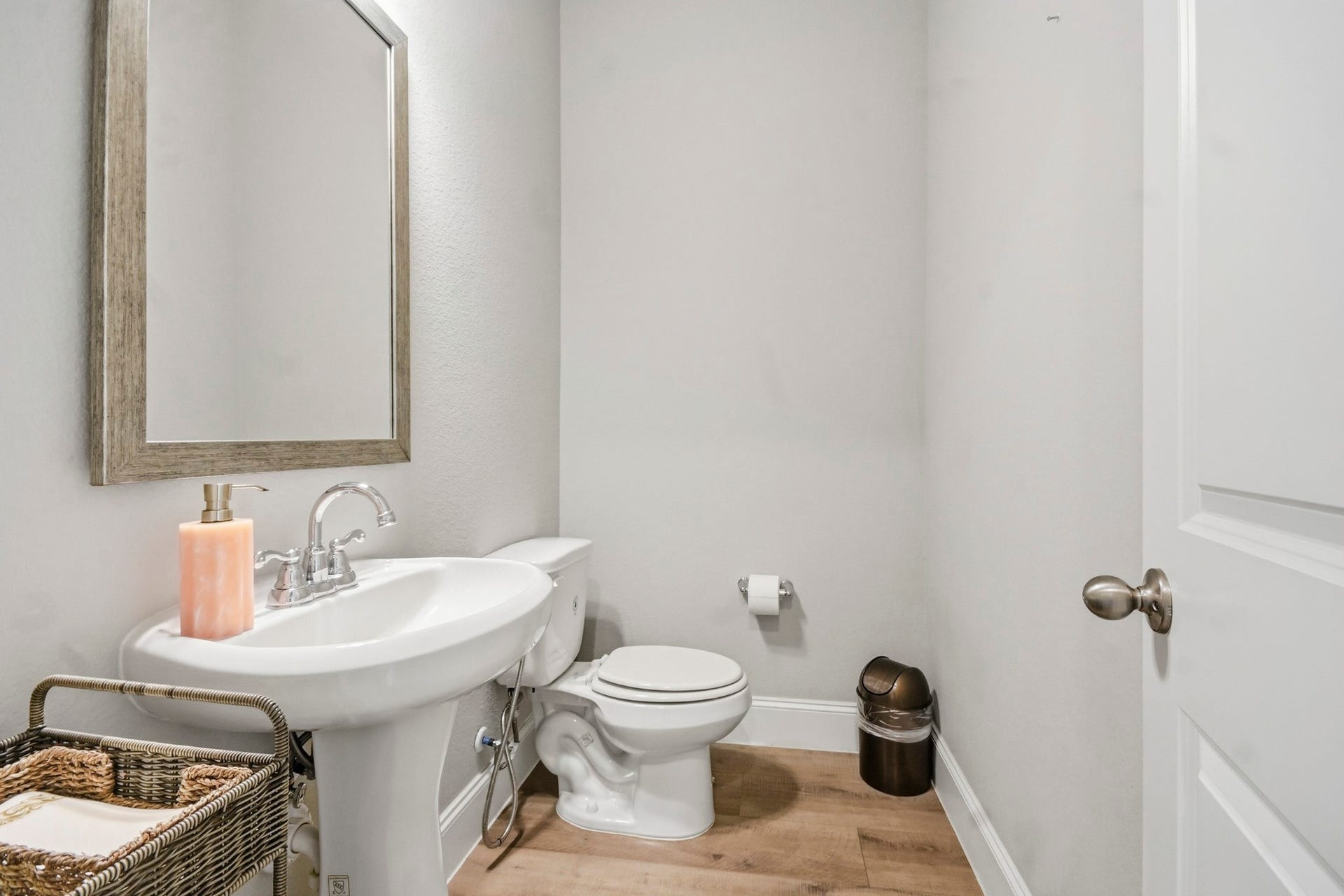 2511 Park Square Drive, Missouri City, TX 77459 Large guest bathroom