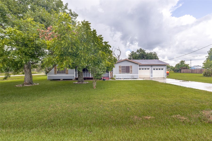 Property photo for 302 Bowie Street, West Columbia, TX