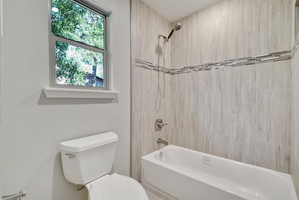42 Kittiwake Court, Spring, TX 77380 42 Kittiwake Court, Spring, TX 77380