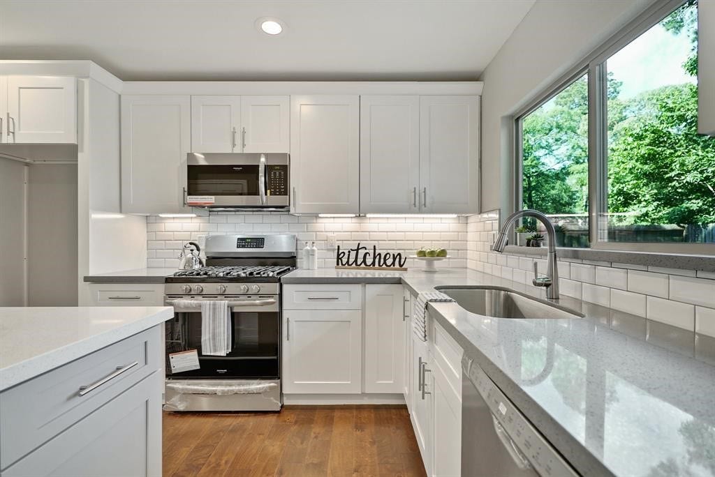 42 Kittiwake Court, Spring, TX 77380 42 Kittiwake Court, Spring, TX 77380