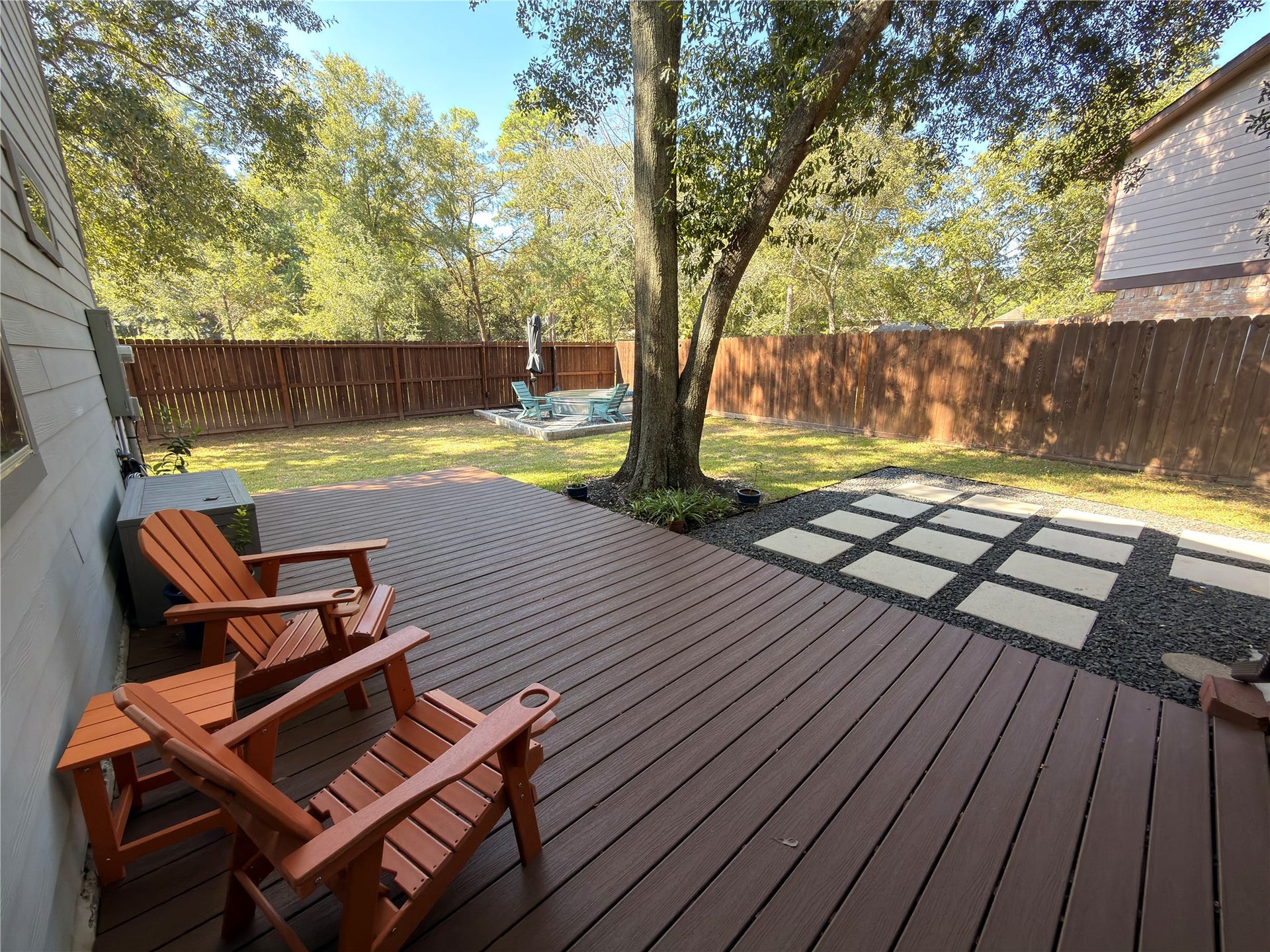 42 Kittiwake Court, Spring, TX 77380 Enjoy relaxing evenings on the back porch.