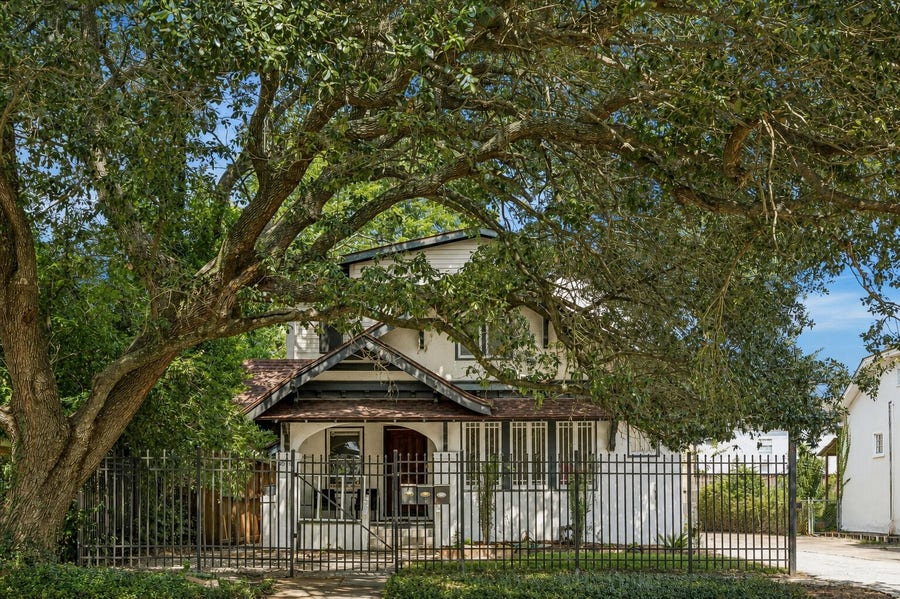 Property photo for 3613 Audubon Place, Houston, TX