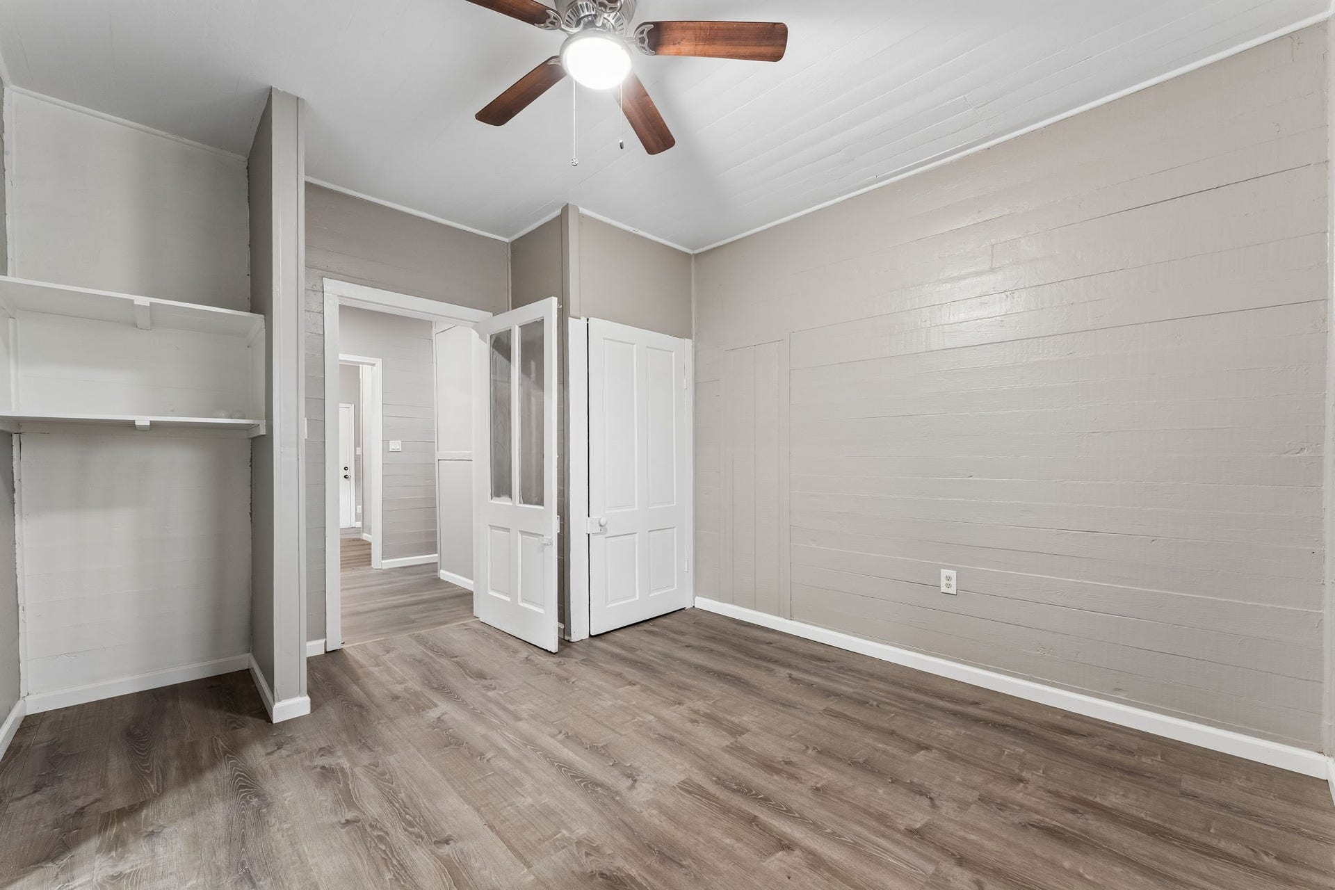 10534 Hufsmith Road, Tomball, TX 77375 Primary bedroom offers a spacious, peaceful retreat with abundant natural light, ceiling fan, and room for comfortable furnishings.