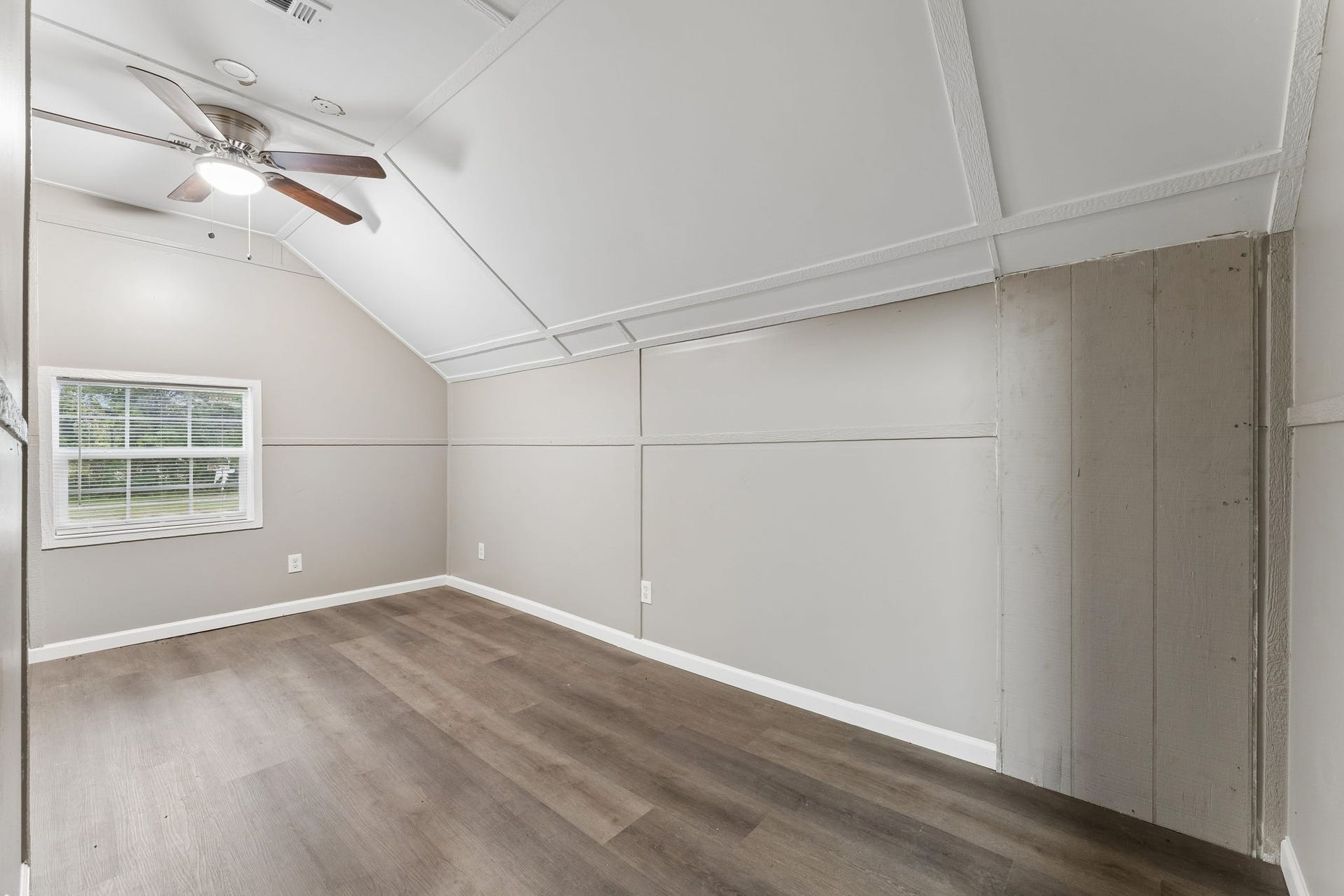 10534 Hufsmith Road, Tomball, TX 77375 Additional view of the upstairs bedroom highlights its vaulted ceiling, open floor plan, and potential for a memorable guest, family, or short-term-rental retreat.