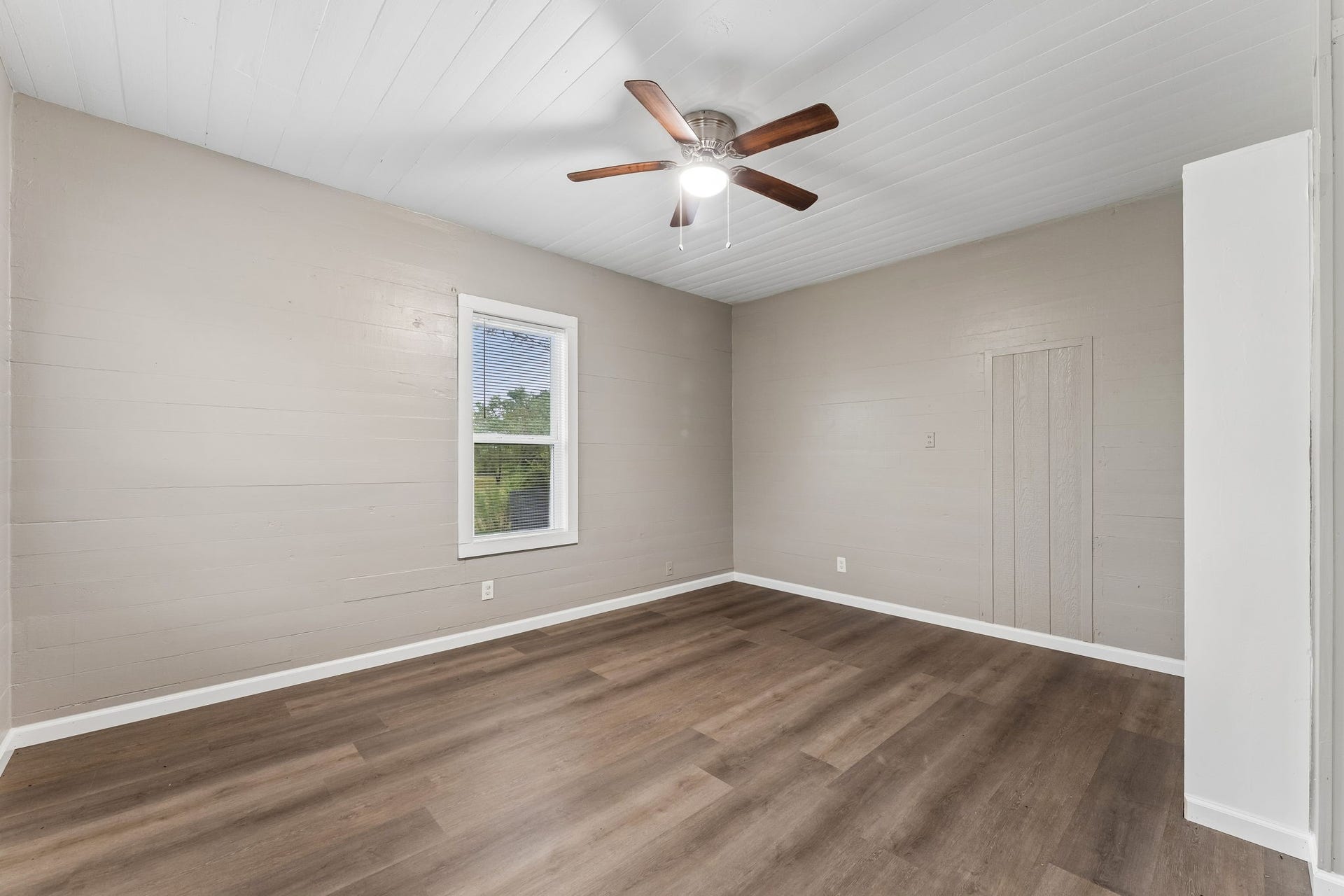 10534 Hufsmith Road, Tomball, TX 77375 Another view of downstairs bedroom view highlights the room's open footprint and flexible possibilities.