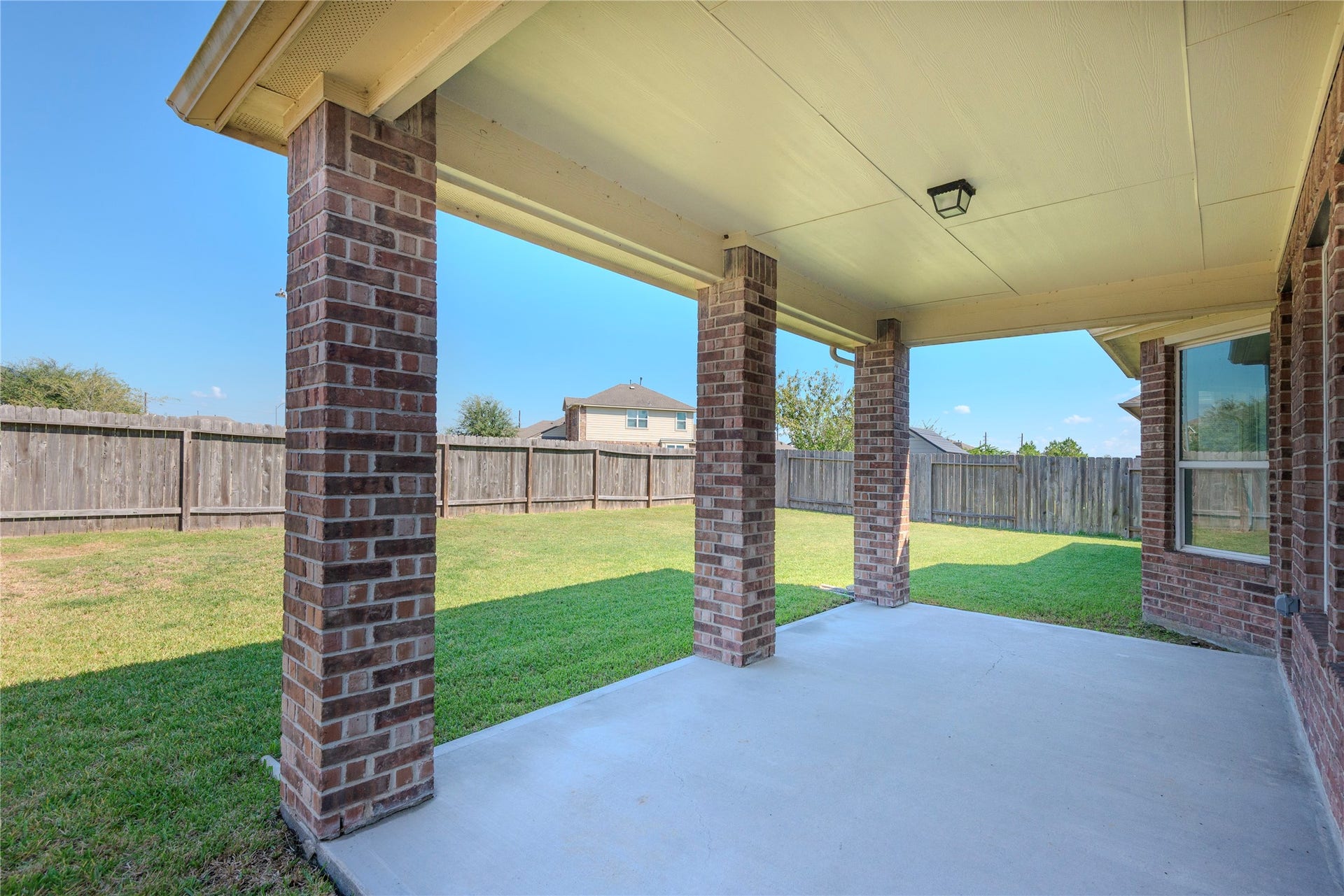 7503 Irby Cobb Boulevard, Rosenberg, TX 77469 Large covered patio