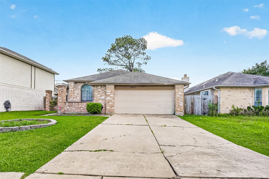 Property photo for 12403 Meadow Ridge Dr, Stafford, TX