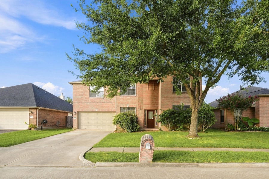 Property photo for 3830 Misty Falls Lane, Friendswood, TX