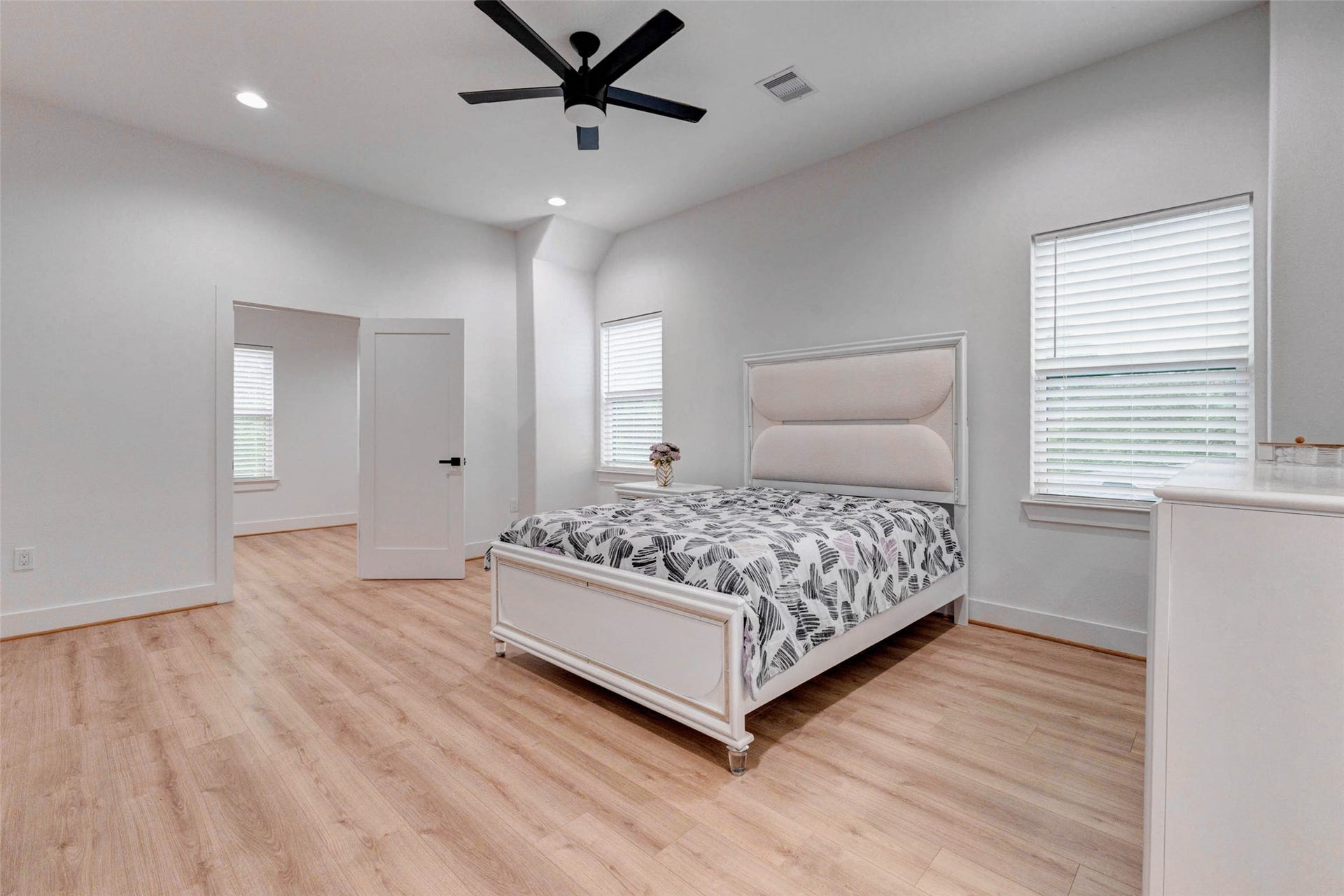 8617 Kari Court, Jersey Village, TX 77040 8617 Kari Court, Jersey Village, TX 77040