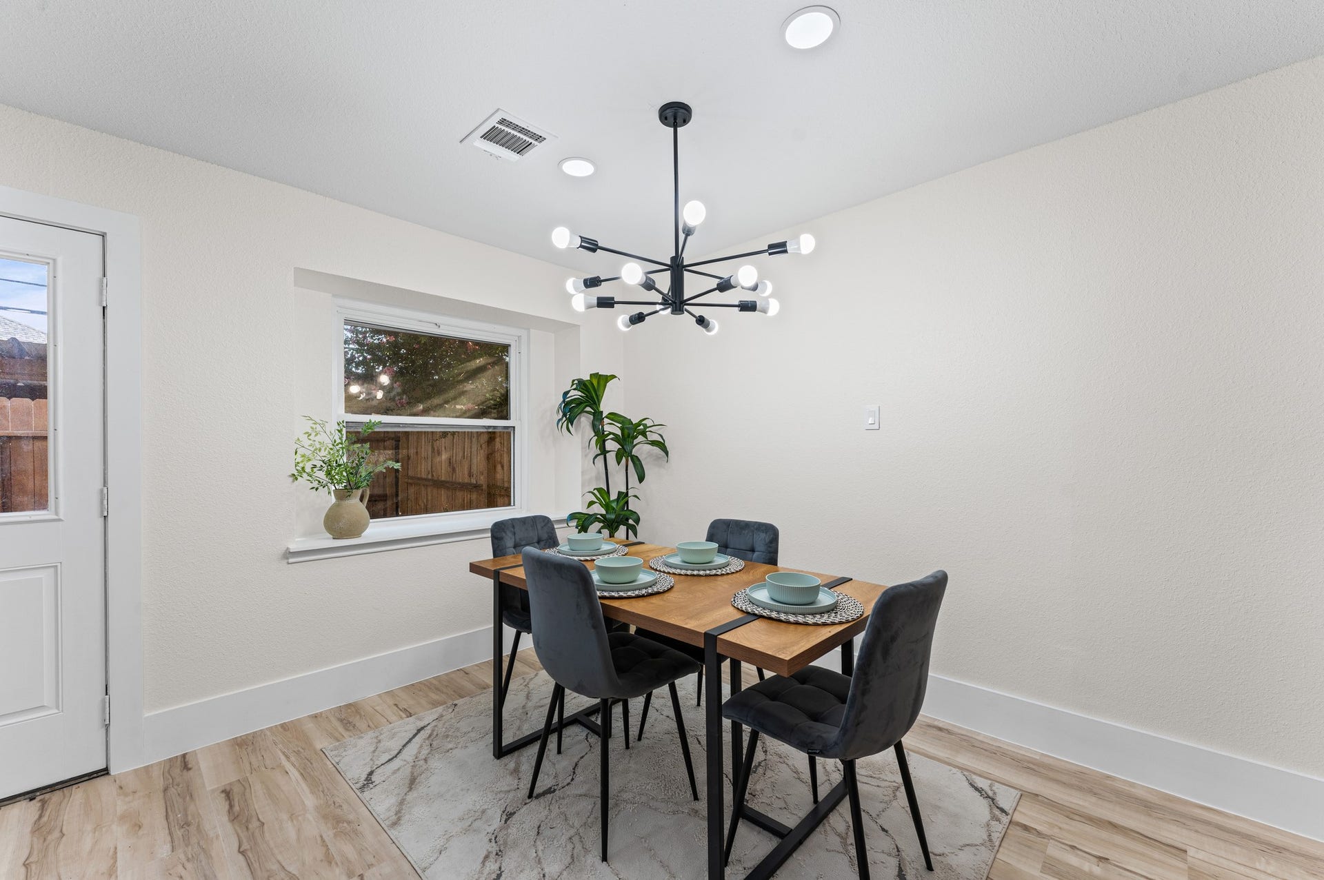 14387 Misty Meadow Lane, Houston, TX 77079 The dining area!