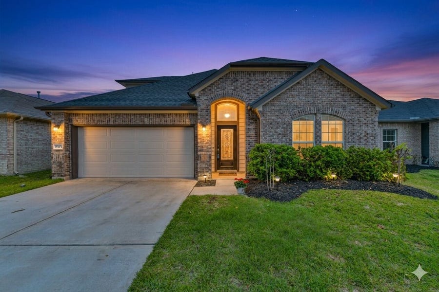 Property photo for 4623 Painted Bunting Lane, Baytown, TX