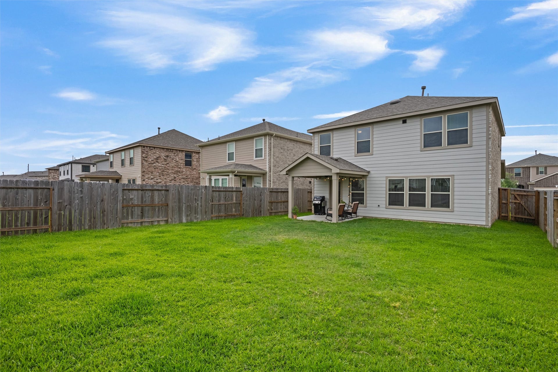 2873 Shimmer Edge Drive, Katy, TX 77493 Expansive backyard offers abundant space to design and create your ideal outdoor retreat, with endless possibilities for future enhancements.