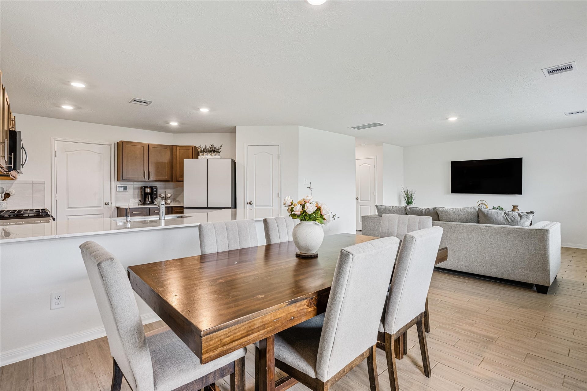 2873 Shimmer Edge Drive, Katy, TX 77493 Wide perspective capturing the dining area in relation to both the kitchen and family room. This open-concept design creates a cohesive living space with excellent flow, ideal for modern lifestyles and entertaining.