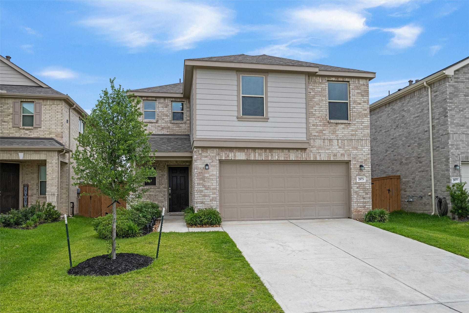 2873 Shimmer Edge Drive, Katy, TX 77493 Welcome to this beautifully maintained 3-bedroom, 2.5-bath home in the highly sought-after master-planned community of Sunterra!