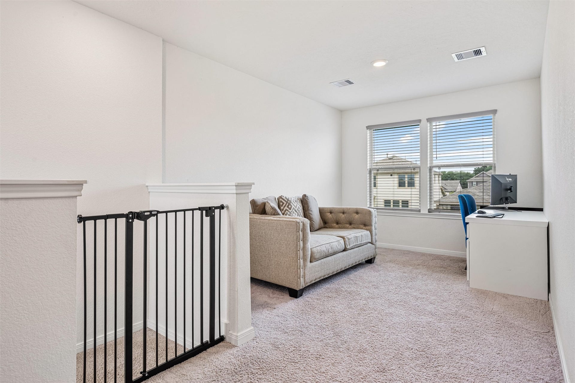 2873 Shimmer Edge Drive, Katy, TX 77493 Spacious upstairs gameroom ideally positioned at the top of the stairs, featuring plush carpet and a bright, open layout. Large windows fill the space with natural light, making it perfect for a secondary living area, media space, or playroom.