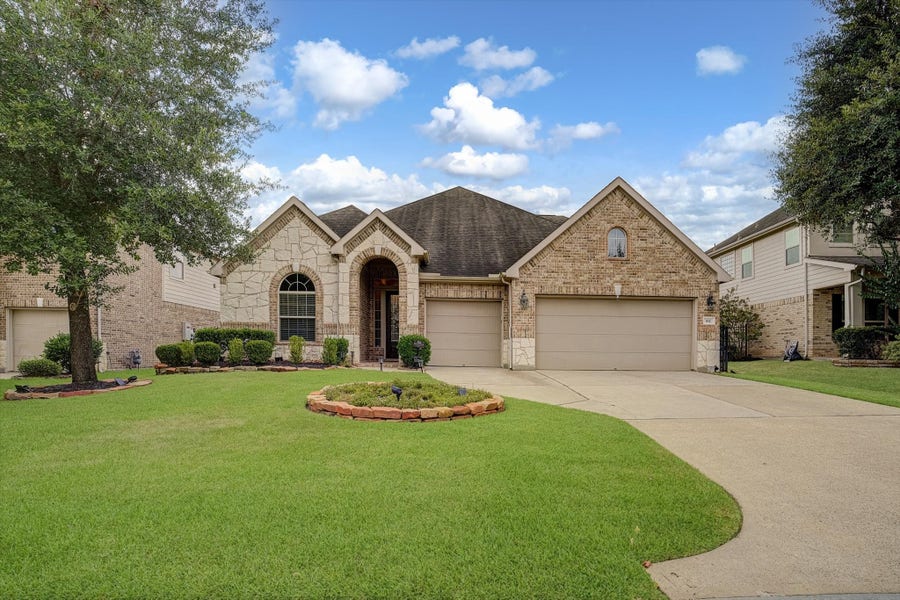 Property photo for 102 N Victoriana Circle, Spring, TX