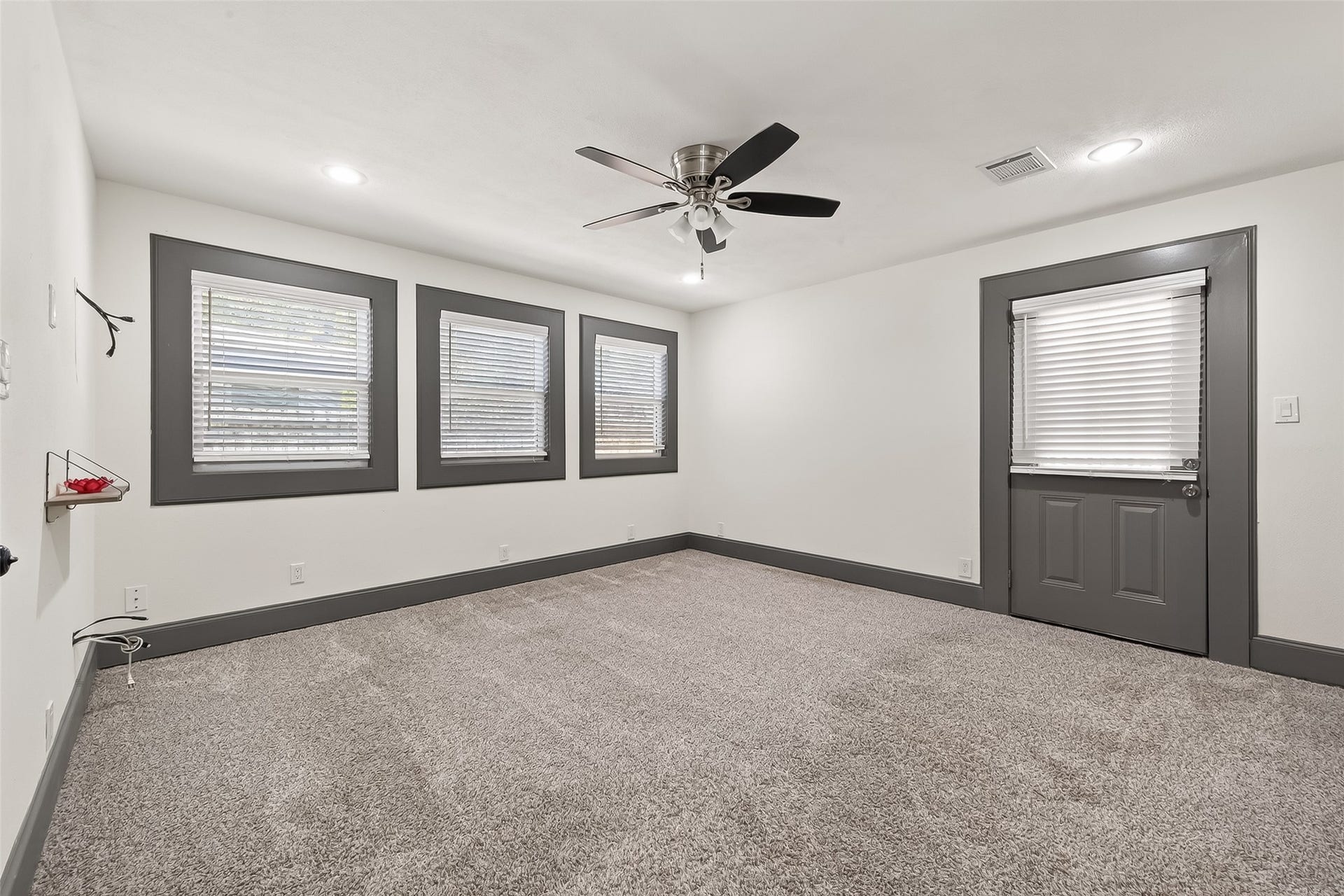 10054 Cedardale Drive, Houston, TX 77055 another picture of the room.