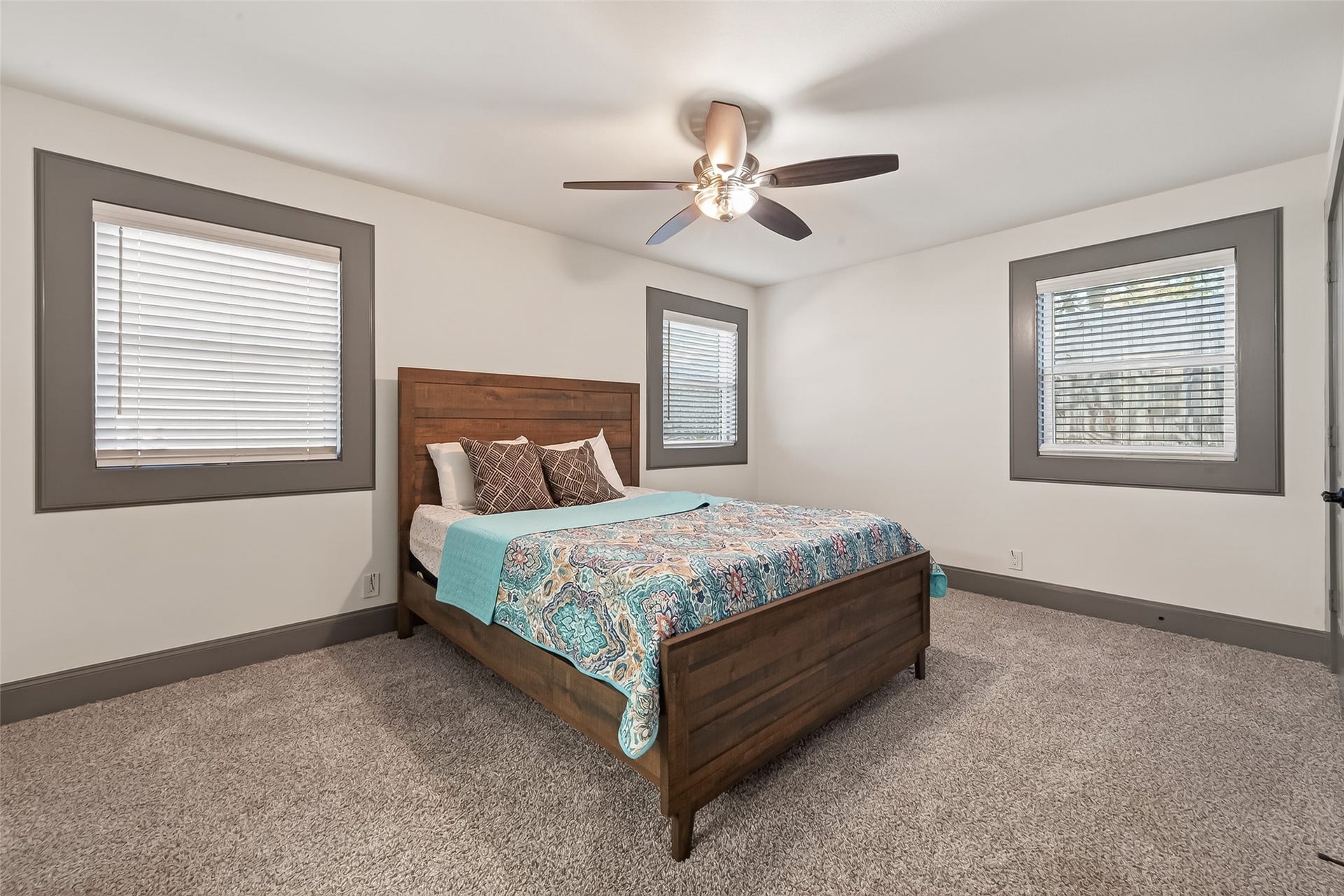 10054 Cedardale Drive, Houston, TX 77055 another room picture