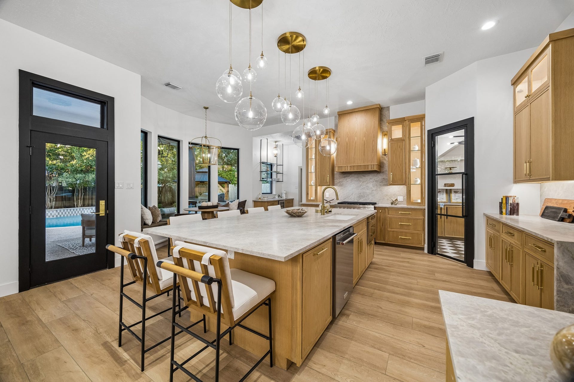 34 N Lansdowne Circle, The Woodlands, TX 77382 Huge island, white oak cabinets custom built, brand new luxury appliances!