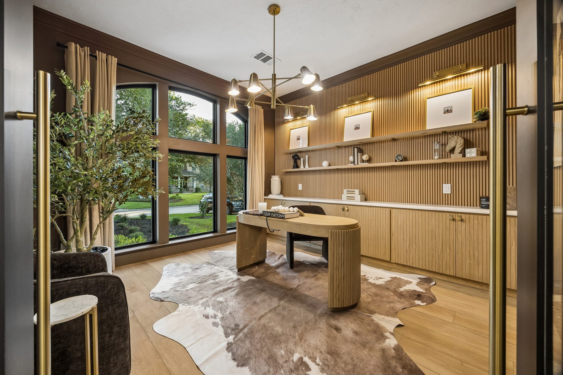 34 N Lansdowne Circle, The Woodlands, TX 77382 Gorgeous custom office space