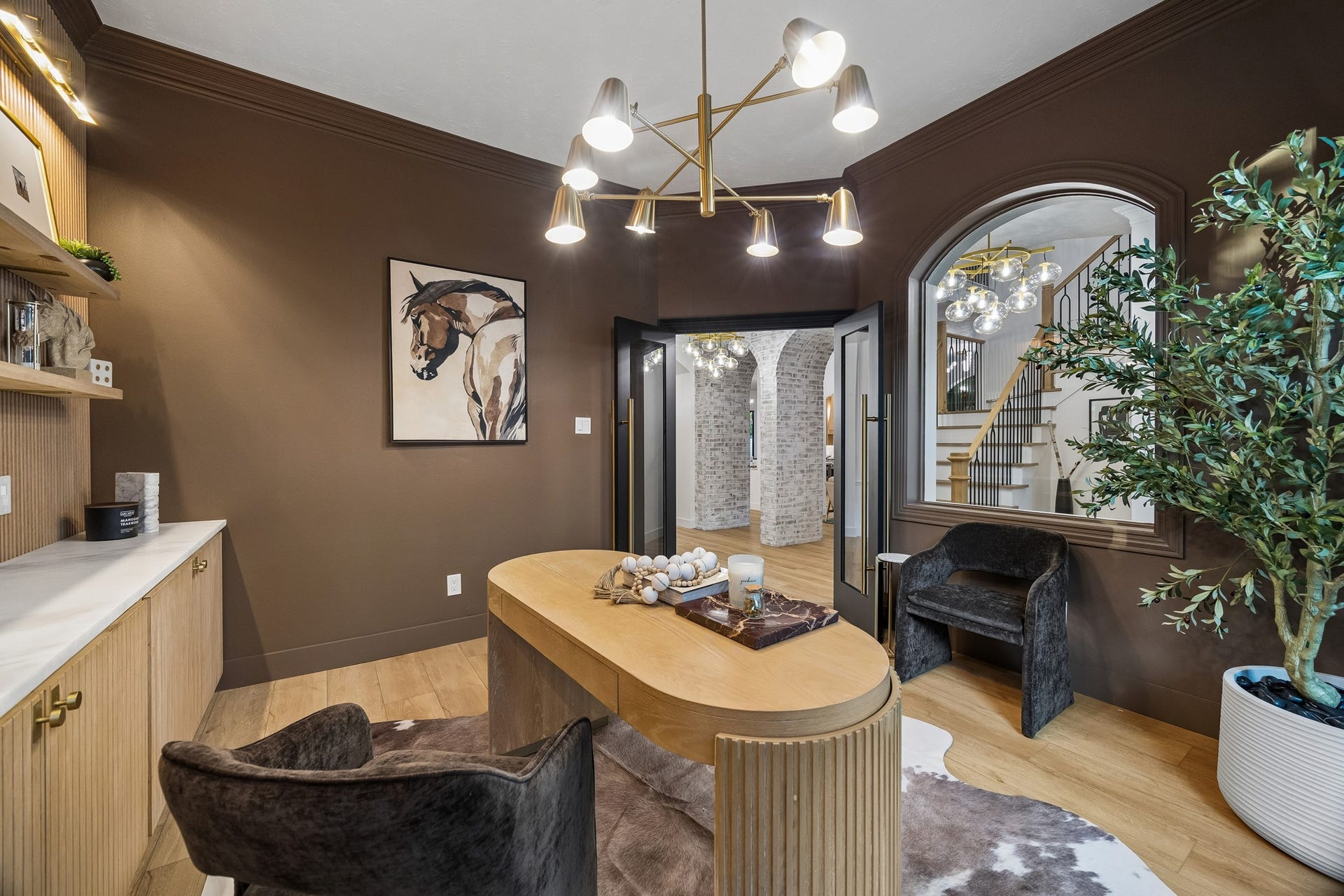 34 N Lansdowne Circle, The Woodlands, TX 77382 This rich paint and custom cabinetry is incredible