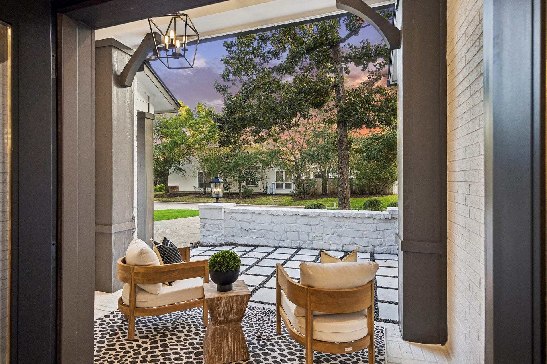 34 N Lansdowne Circle, The Woodlands, TX 77382 Imagine your morning coffee out here!