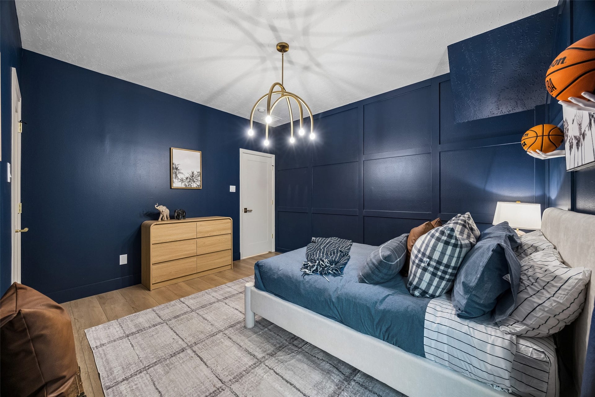 34 N Lansdowne Circle, The Woodlands, TX 77382 Each with their own thoughtfully selected paint color