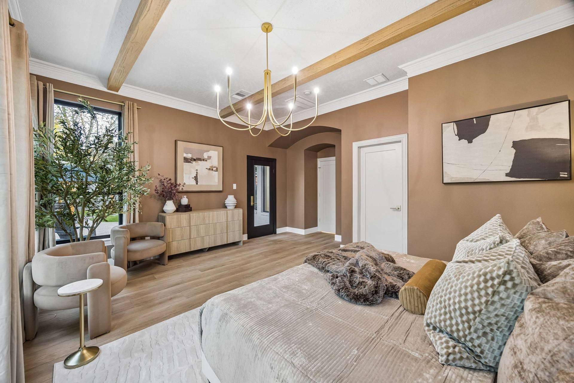 34 N Lansdowne Circle, The Woodlands, TX 77382 The primary bedroom offers access to the back patio