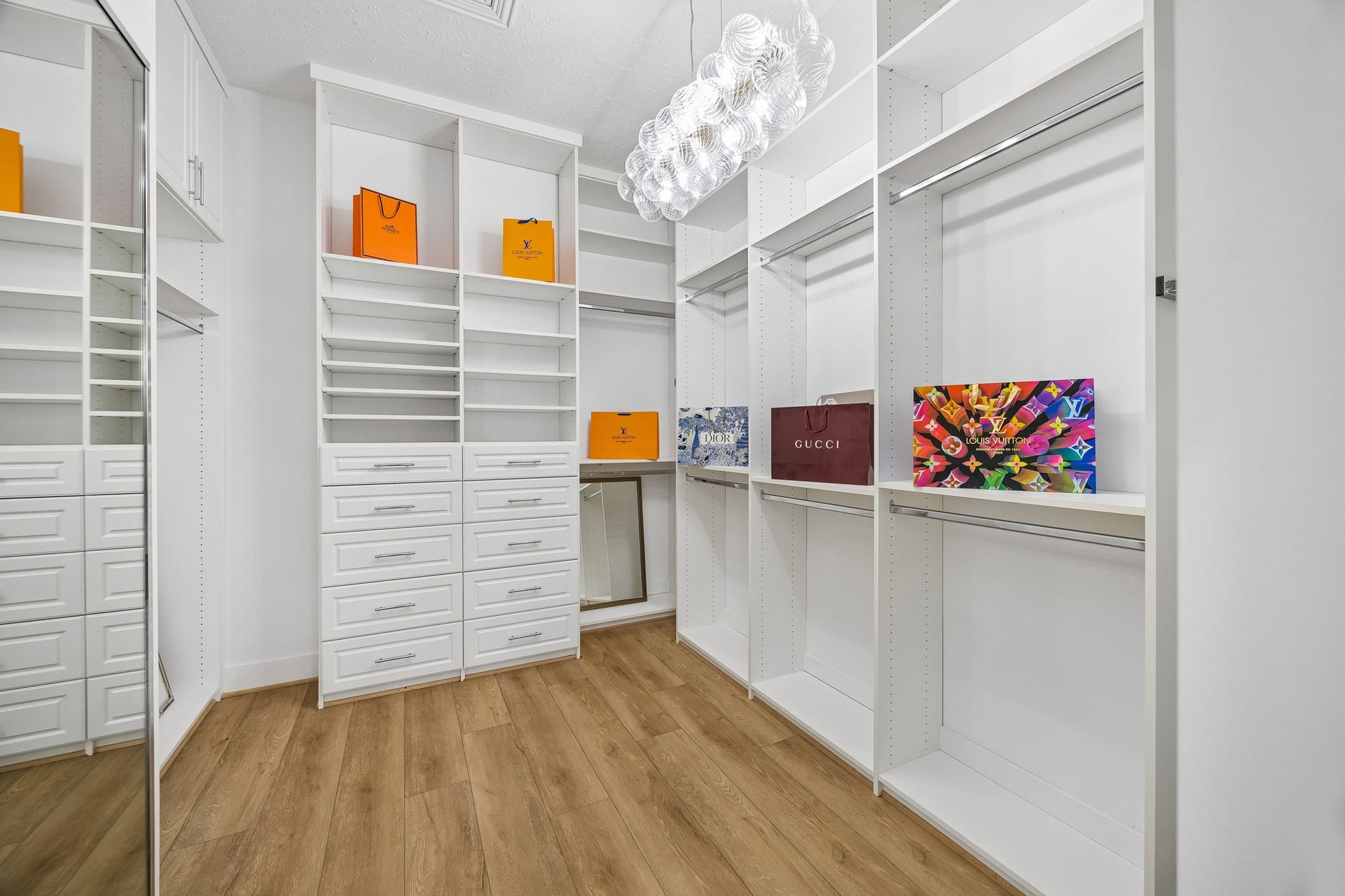 34 N Lansdowne Circle, The Woodlands, TX 77382 Custom closet