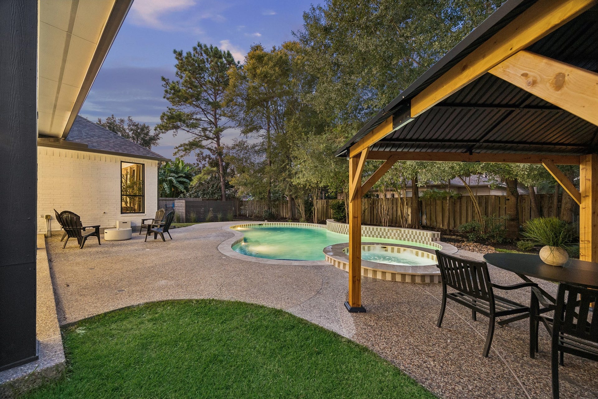 34 N Lansdowne Circle, The Woodlands, TX 77382 So many memories to be made!