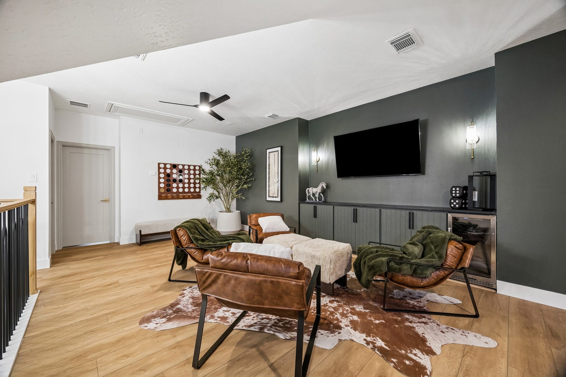 34 N Lansdowne Circle, The Woodlands, TX 77382 Plus a completely custom entertainment cabinet
