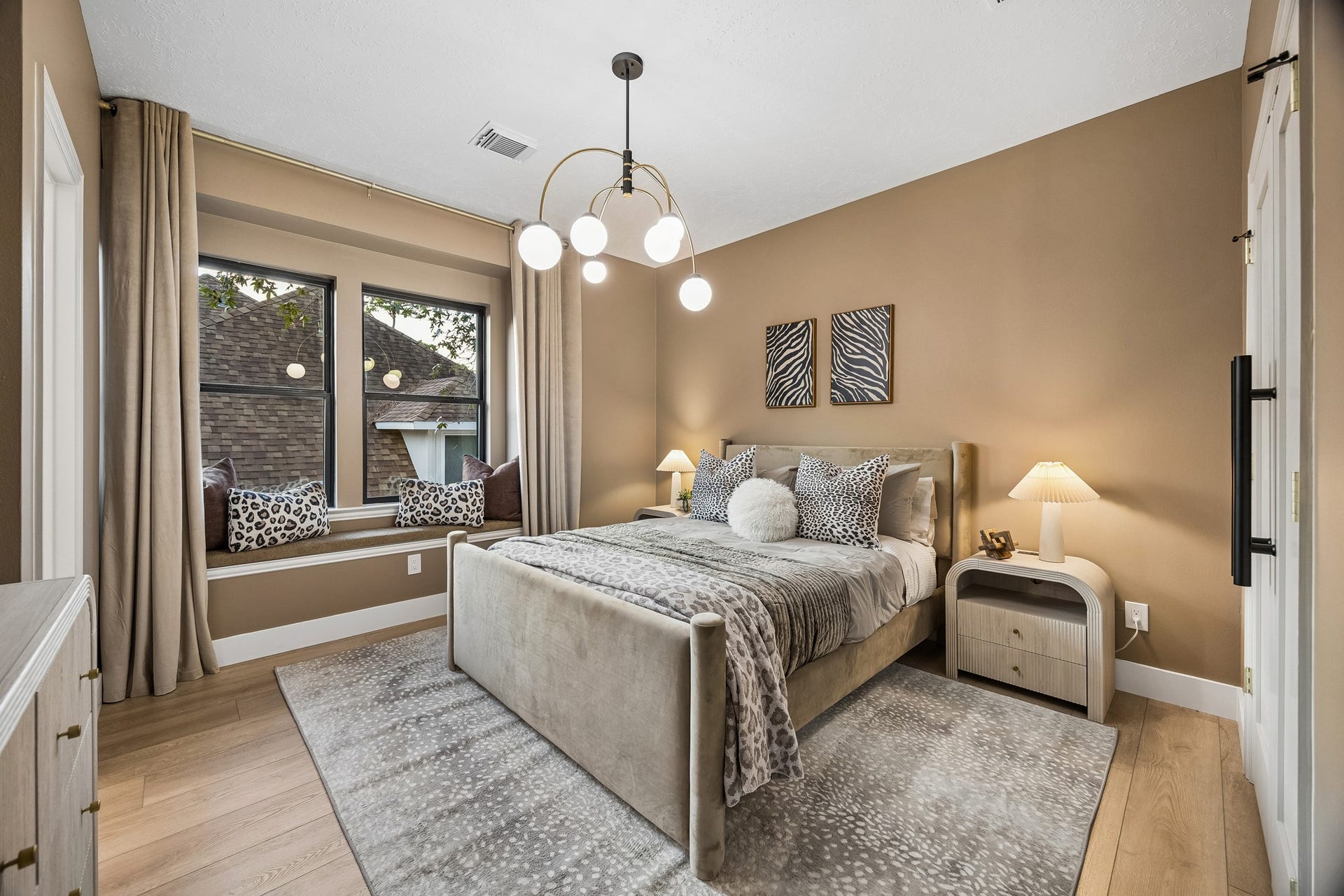 34 N Lansdowne Circle, The Woodlands, TX 77382 3 bedrooms upstairs