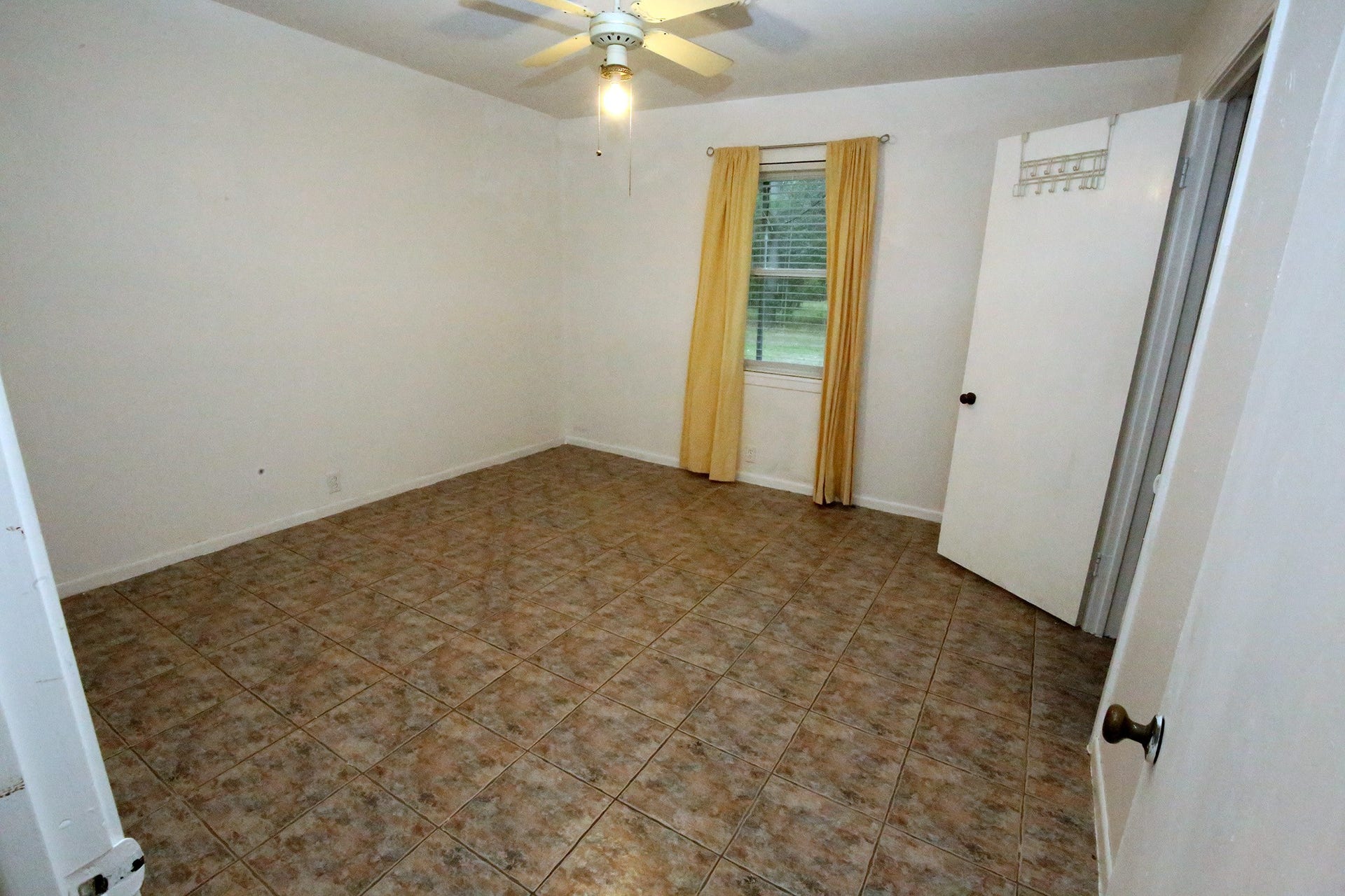 4929 S Elm Avenue, Santa Fe, TX 77517 Bedroom #1