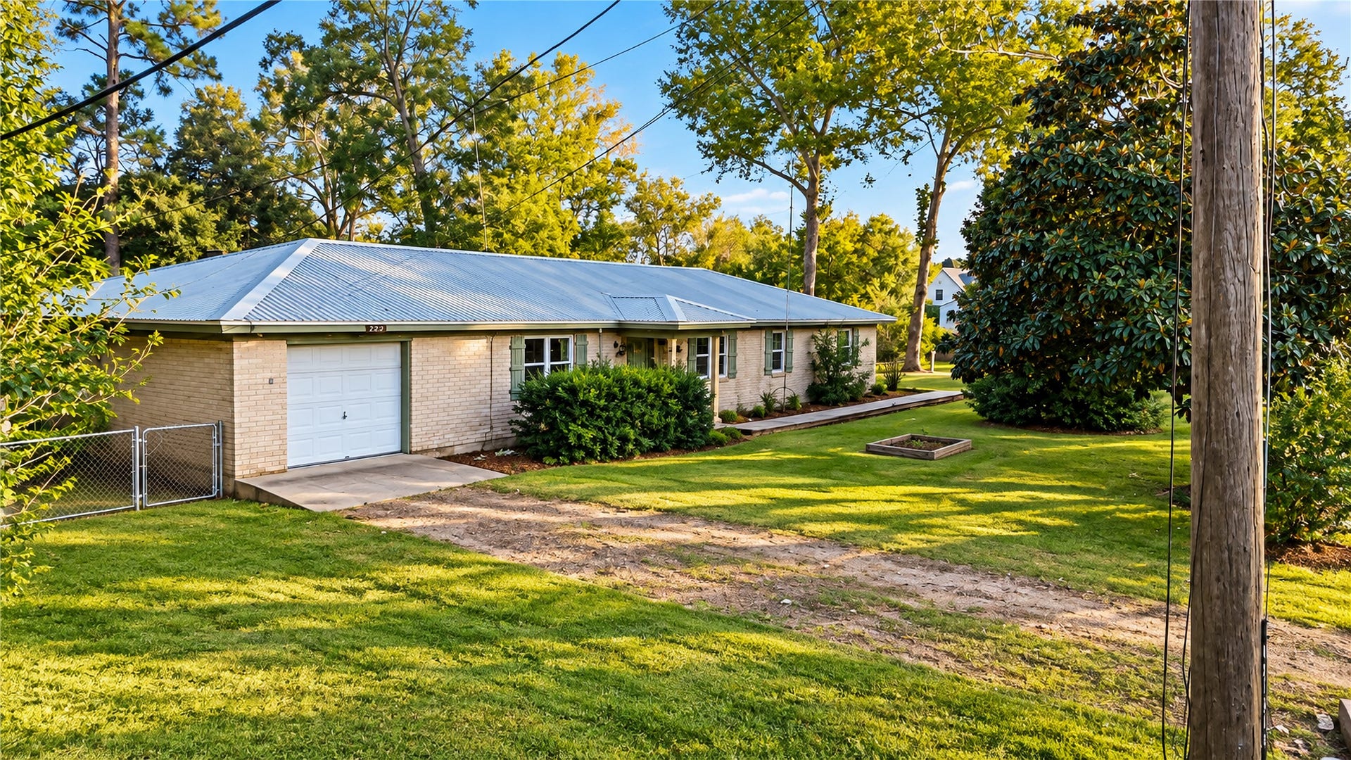 4929 S Elm Avenue, Santa Fe, TX 77517 This home has 2 separate driveways.