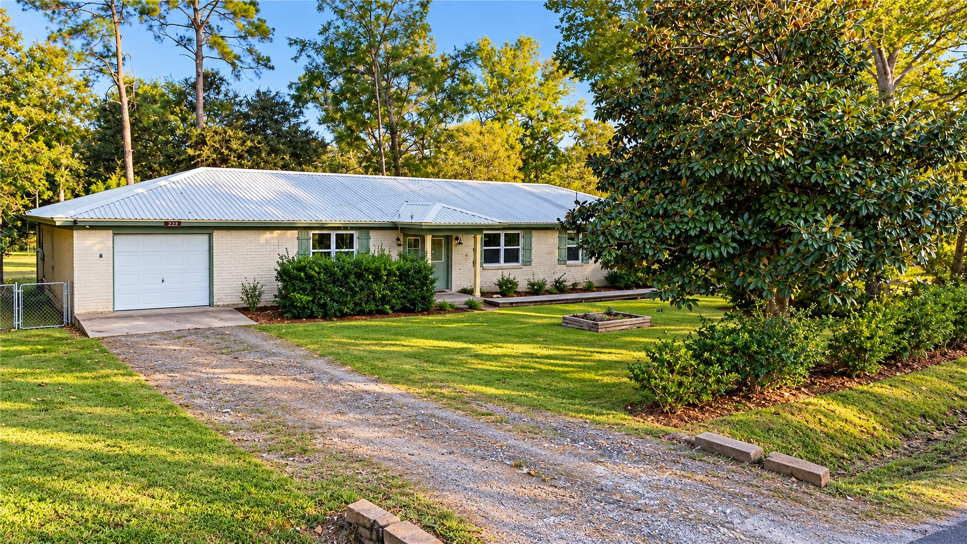 4929 S Elm Avenue, Santa Fe, TX 77517 4929 Elm St is waiting for a new owner!!