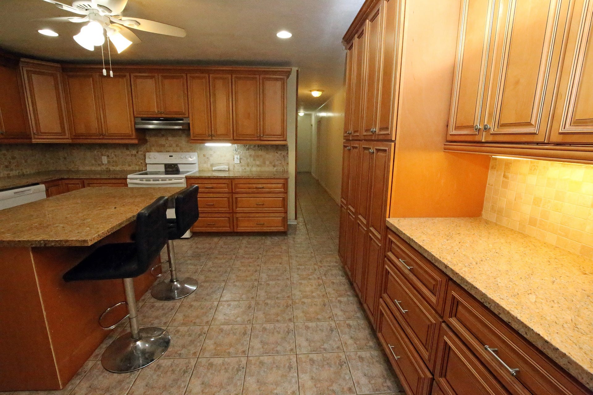 4929 S Elm Avenue, Santa Fe, TX 77517 Kitchen with tile flooring, granite countertops and island bar!