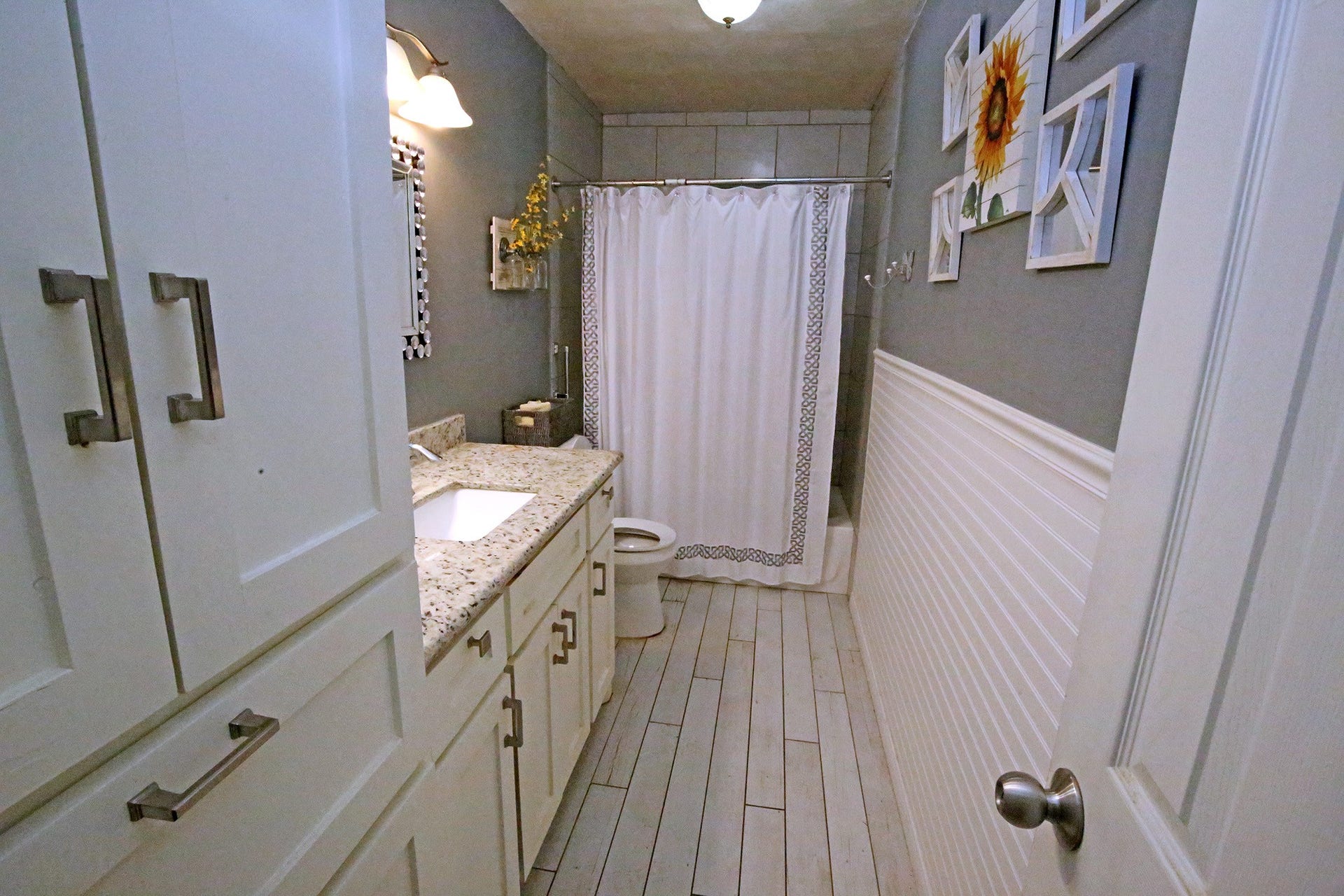 4929 S Elm Avenue, Santa Fe, TX 77517 Hall Bath