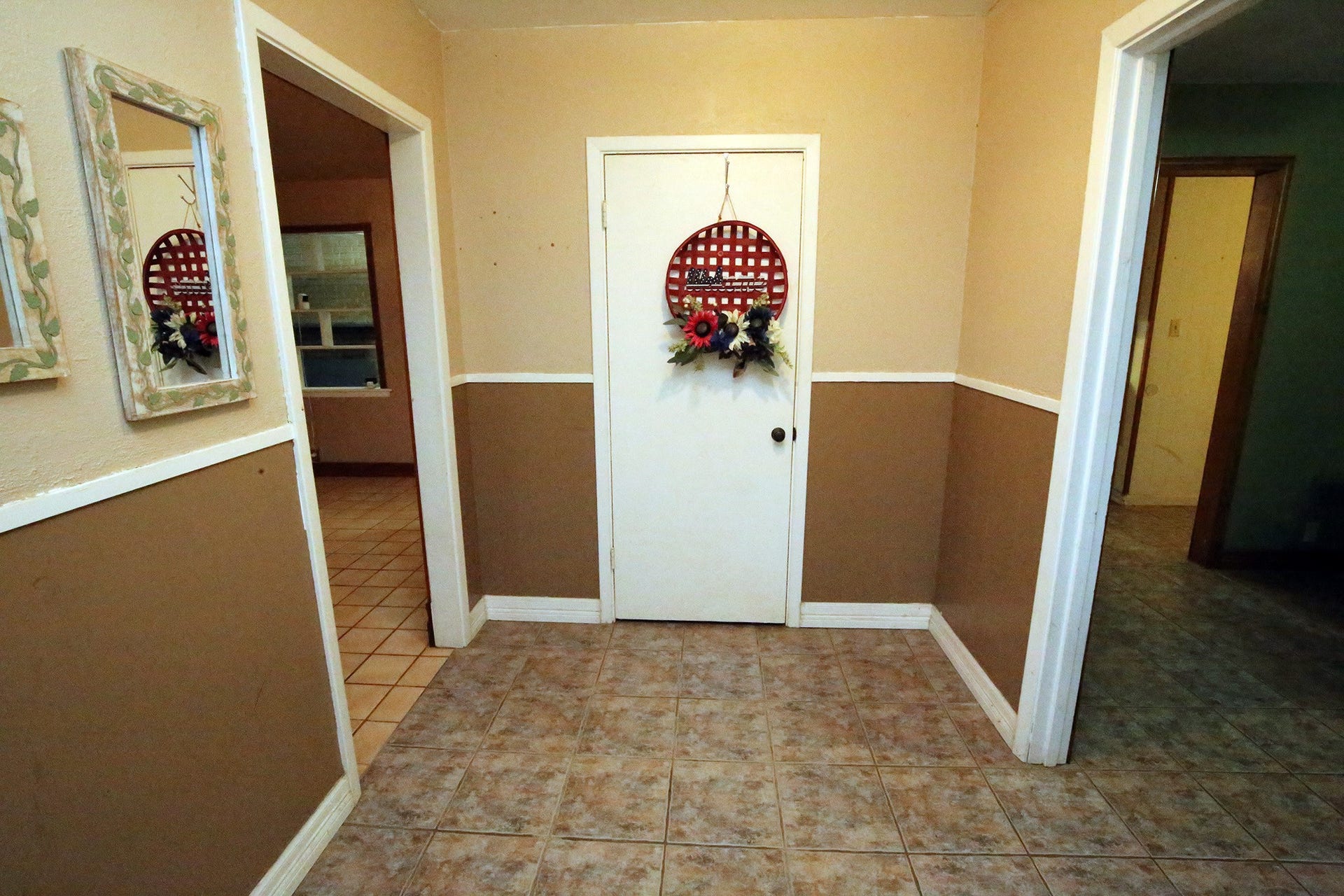 4929 S Elm Avenue, Santa Fe, TX 77517 Walking in the front door. Living room to the left and formal dining to the right!